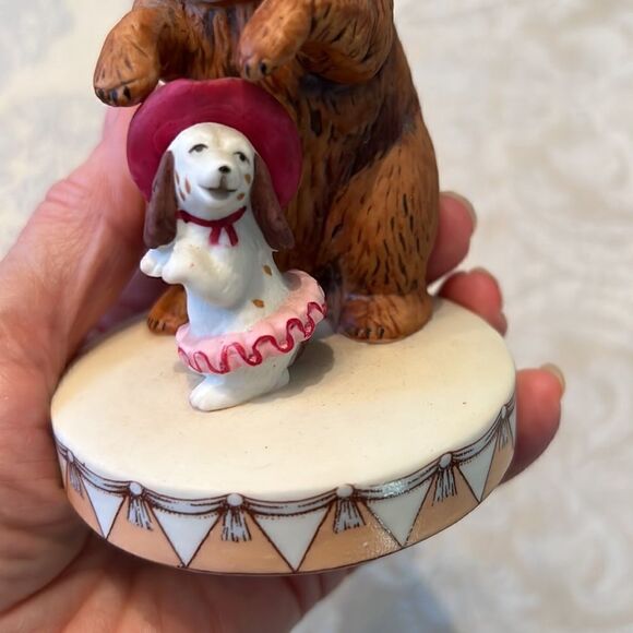 Vintage 1983 Wallace Berrie Circus Royale #9611 Bear with Dog EVC - Picture 6 of 12